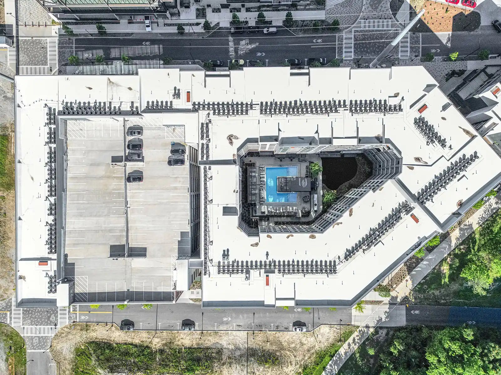 aerial photo of Vibe at Echo Street West apartment building's swimming pool in Atlanta, GA